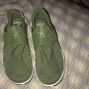 nike sock darts olive green